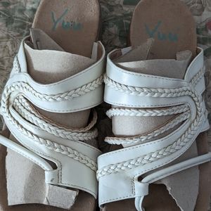 Yuu sandals
